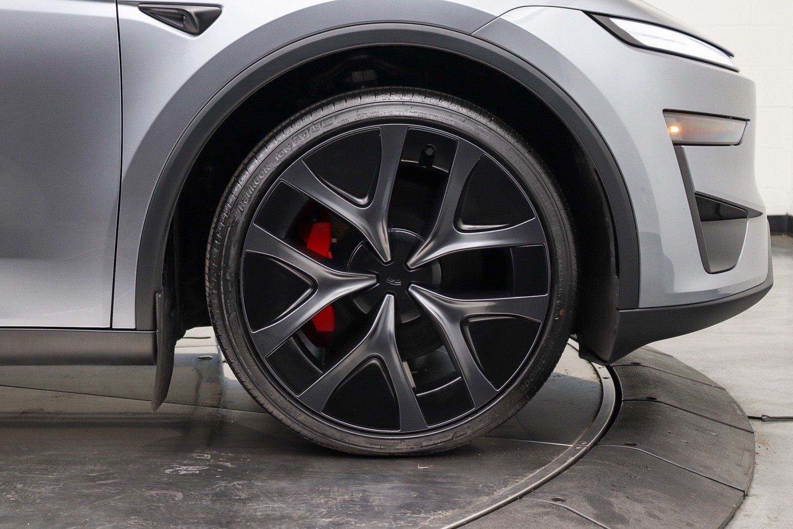 Used 2026 Tesla Model Y Performance AWD/4WD image 9
