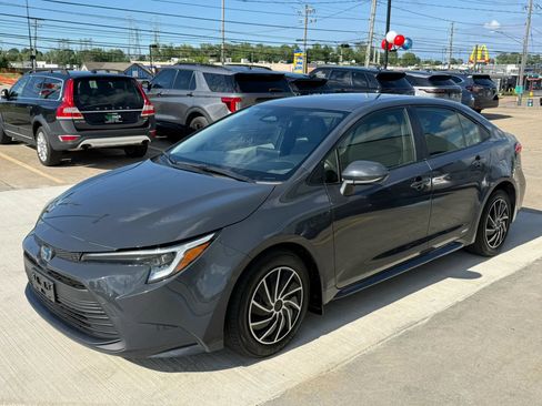 Used 2024 Toyota Corolla LE w/ LE Convenience Package AWD/4WD image 5