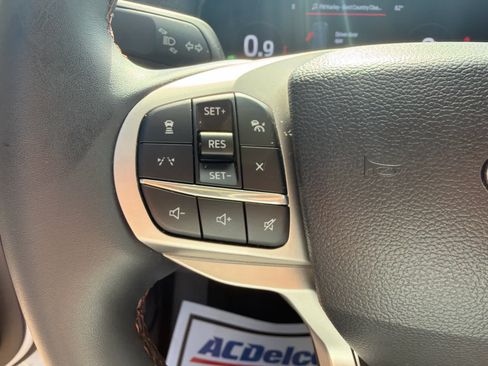 Used 2025 Ford Explorer Active RWD image 16