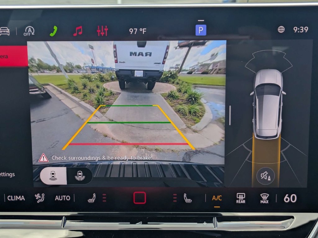 New 2026 Volkswagen Tiguan SE R-Line FWD image 22