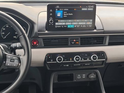 Certified 2023 Honda Pilot Touring image 17