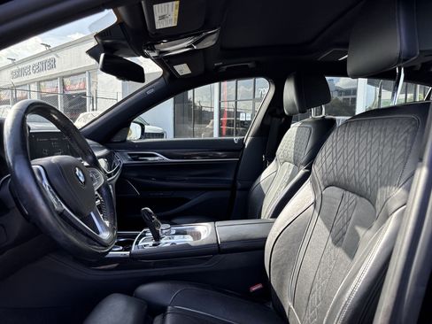 Used 2019 BMW 750i w/ M Sport Package RWD image 13