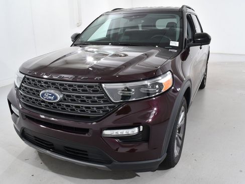 Used 2022 Ford Explorer XLT w/ Equipment Group 202A image 2