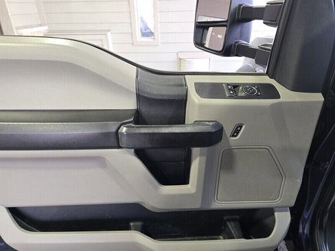 Used 2017 Ford F550 2WD Regular Cab Super Duty image 19