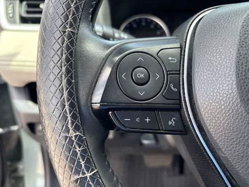 Used 2019 Toyota RAV4 XLE Premium FWD image 11
