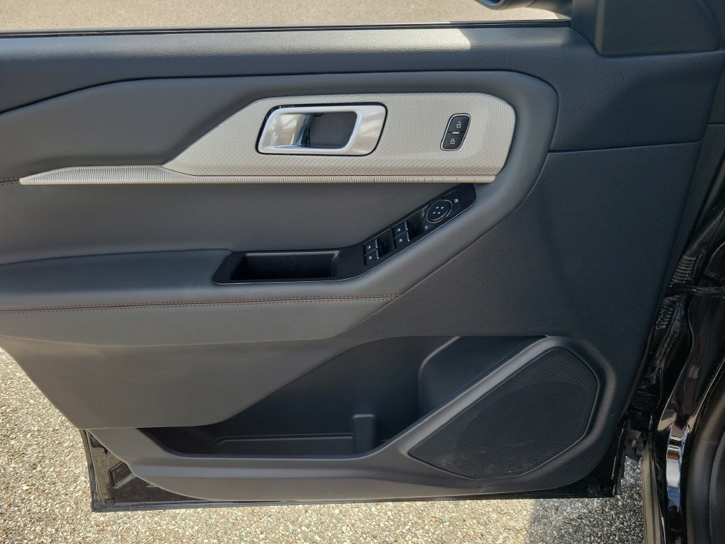 Used 2026 Ford Explorer Active RWD image 11