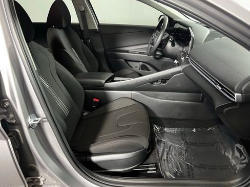 Used 2025 Hyundai Elantra SEL FWD image 19