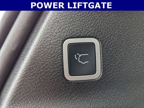 Certified 2026 Chrysler Pacifica Select w/ S Appearance Package image 17