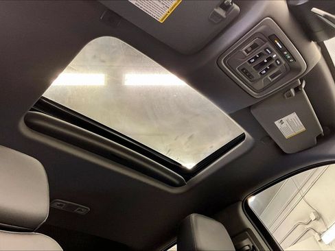 Used 2022 Chevrolet Silverado 1500 LT Trail Boss w/ LT Trail Boss Premium Package AWD/4WD image 28