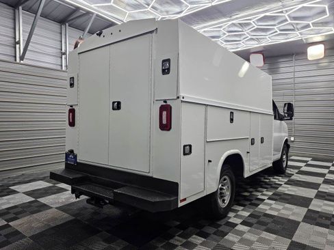 Used 2020 Chevrolet Express 3500 w/ Power Convenience Package RWD image 4