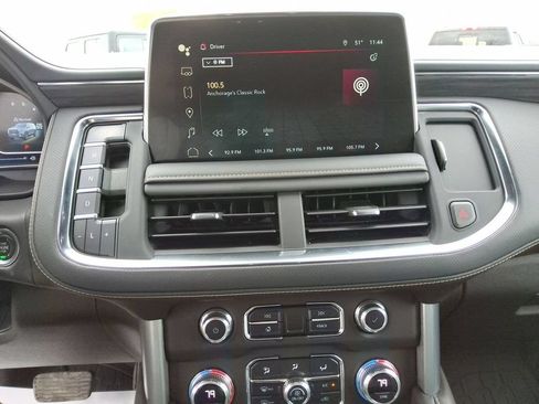 Used 2023 GMC Yukon XL SLT AWD/4WD image 14