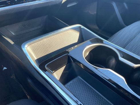 Used 2025 Chevrolet Equinox LT image 40