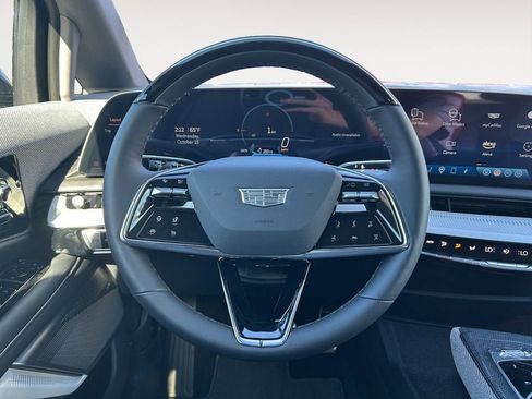 Used 2025 Cadillac Optiq Luxury 1 AWD/4WD image 8