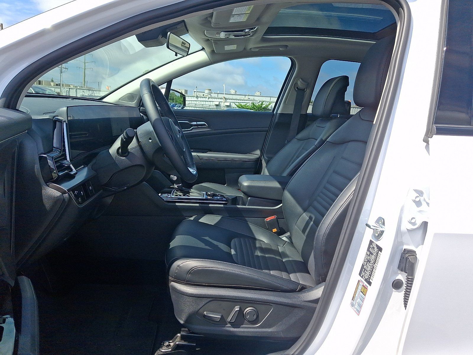 Used 2025 Kia Sportage SX AWD/4WD image 13
