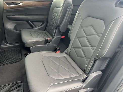 Used 2024 Volkswagen Atlas SE FWD image 14