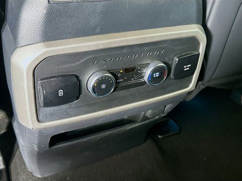 Used 2024 Ford Expedition Max XLT image 27