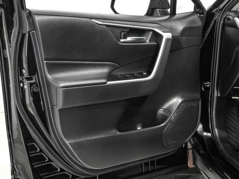 Used 2022 Toyota RAV4 XLE image 36