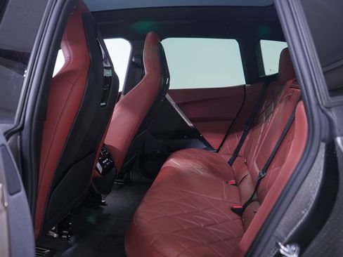 Used 2023 BMW iX xDrive50 w/ Sport Package image 9