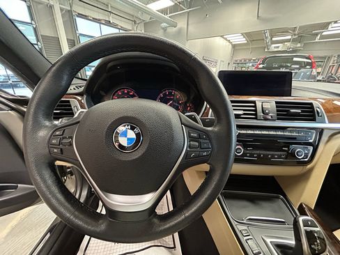 Used 2018 BMW 330i xDrive Sedan AWD/4WD image 8