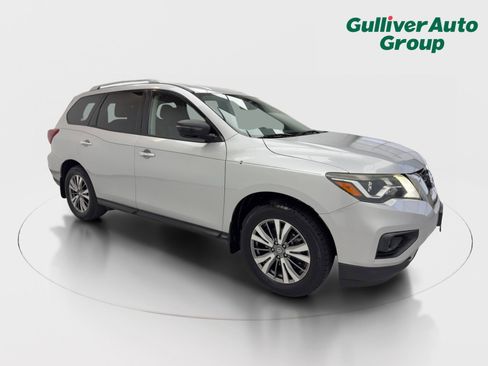 Used 2018 Nissan Pathfinder SV image 12