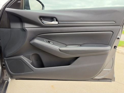 Used 2025 Nissan Altima 2.5 SV image 24