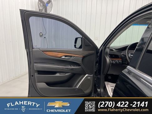 Used 2015 Cadillac Escalade ESV Luxury image 8