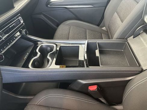 Certified 2025 Chevrolet Traverse LT image 26