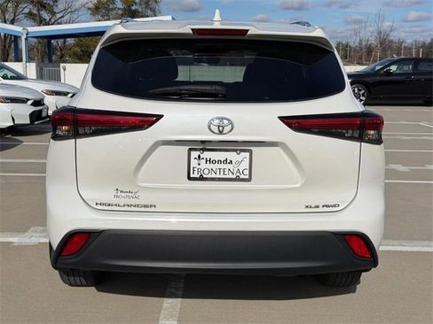 Used 2021 Toyota Highlander XLE image 4