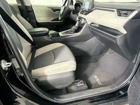Used 2020 Toyota RAV4 XLE AWD/4WD image 13
