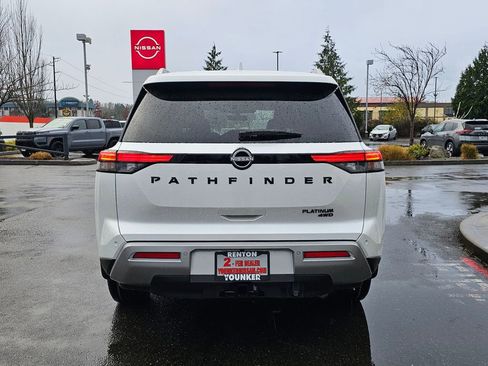 New 2025 Nissan Pathfinder Platinum image 6