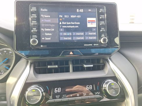 Used 2022 Toyota Venza XLE image 28