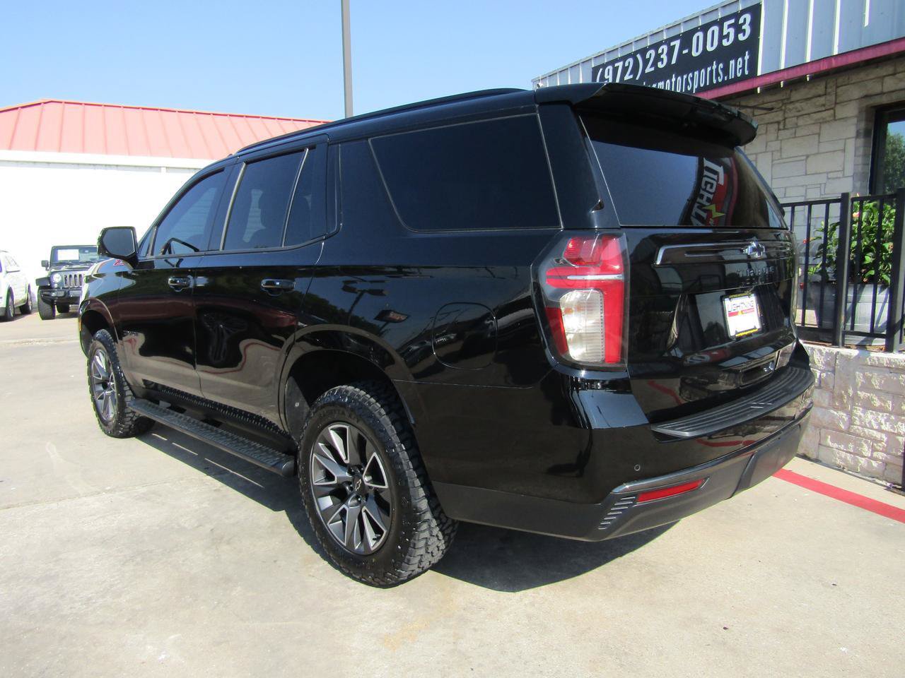 Used 2021 Chevrolet Tahoe Z71 w/ Z71 Off-Road Package AWD/4WD image 3