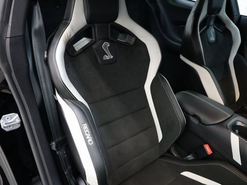 Used 2022 Ford Mustang Shelby GT500 w/ Carbon Fiber Track Pack image 82