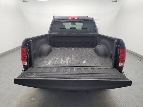 Used 2018 RAM 1500 Express RWD image 29