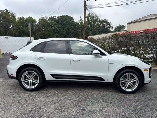Used 2025 Porsche Macan AWD/4WD image 15