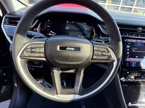 Used 2023 Jeep Grand Cherokee 4WD 4xe w/ Luxury Tech Group II image 18