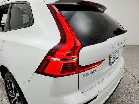 Used 2025 Volvo XC60 B5 Plus image 32