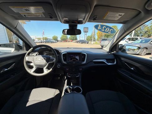Used 2024 GMC Terrain SLE w/ Driver Convenience Package FWD image 26
