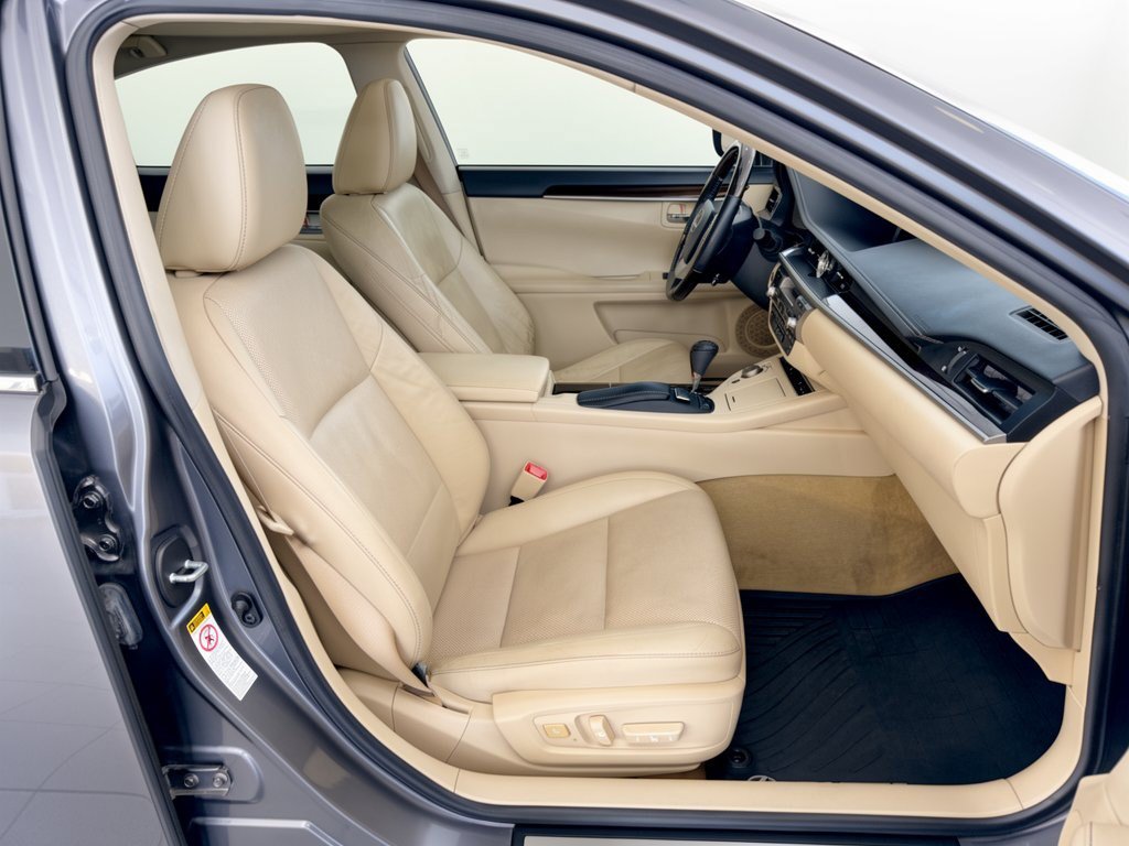 Used 2014 Lexus ES 350 w/ Luxury Package FWD image 30