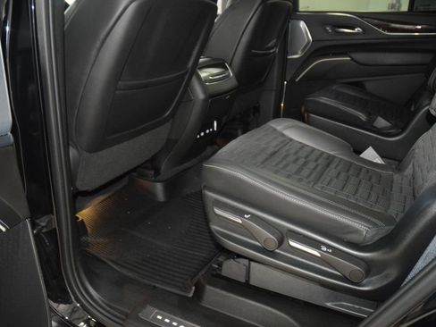 Used 2023 Cadillac Escalade Sport Platinum w/ LPO, ONYX Package AWD/4WD image 43