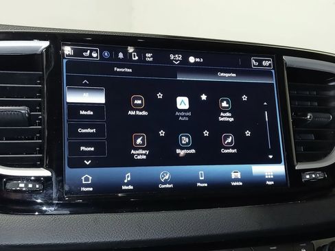 Used 2024 Chrysler Pacifica Touring-L FWD image 27