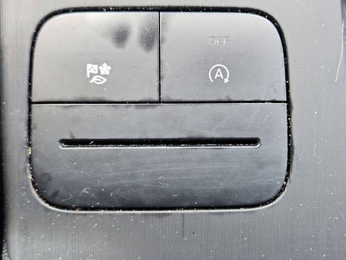 Used 2020 Ford Escape SE FWD image 24