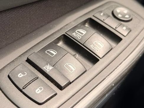 Used 2015 Jeep Cherokee Latitude FWD image 26
