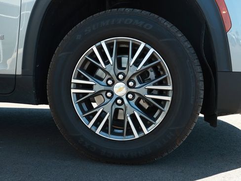 Used 2024 Chevrolet Traverse LT FWD image 5