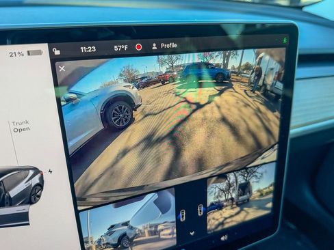 Used 2023 Tesla Model 3 Standard Range image 25