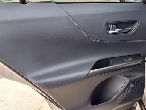 Used 2022 Toyota Venza XLE image 26