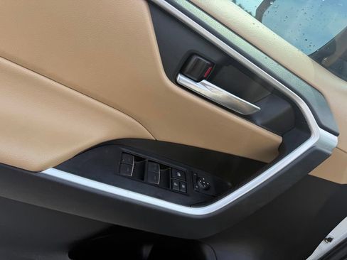 Used 2022 Toyota RAV4 XLE FWD image 6