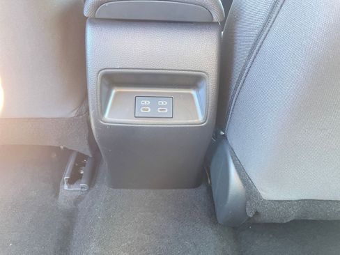 Used 2025 Toyota Corolla LE image 24