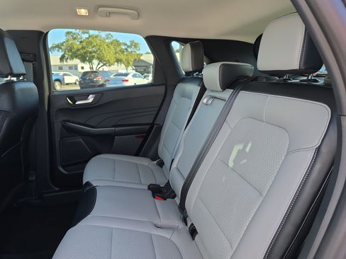 Used 2025 Ford Escape SE image 16
