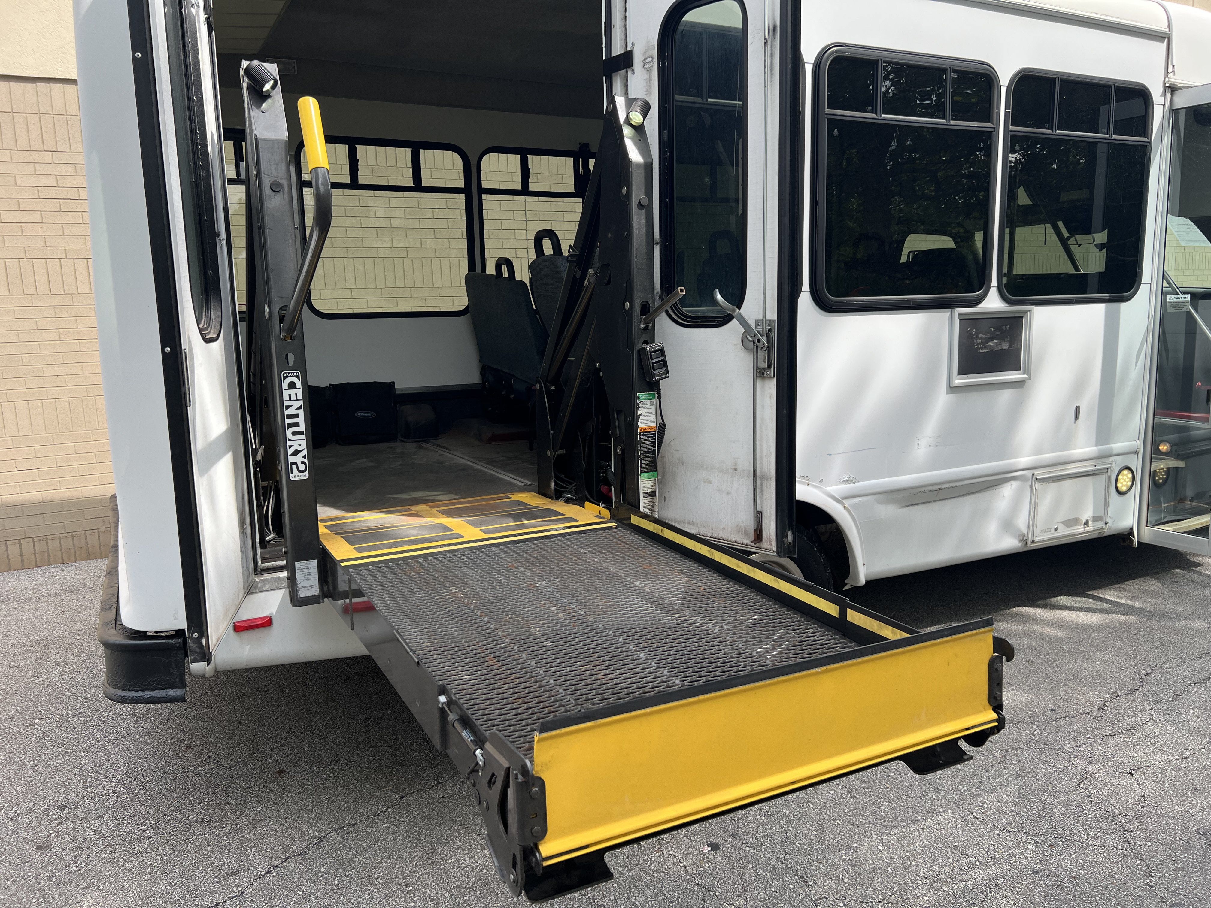 Used 2013 Ford E-350 and Econoline 350 Super Duty w/ Shuttle Bus Prep Pkg RWD image 17